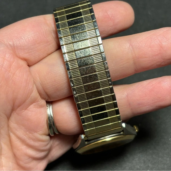 Vintage Mens Armitron 2 Tone Quartz Watch with Day/Date Expandable Strap Working - Picture 4 of 7